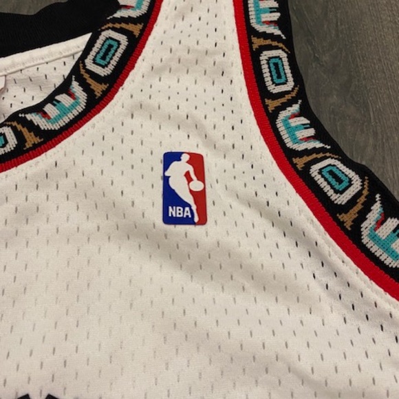 Mitchell & Ness Vancouver Grizzlies Mike Bibby White Jersey NWT - Picture 4 of 8